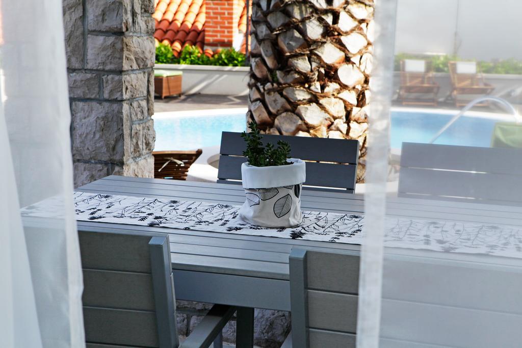 Diana - New Heated Pool Apartment